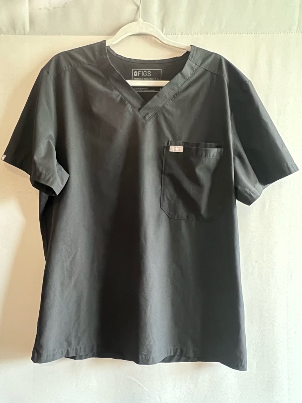 FIGS Men's Leon Three-Pocket Scrub Top Black - Size Large